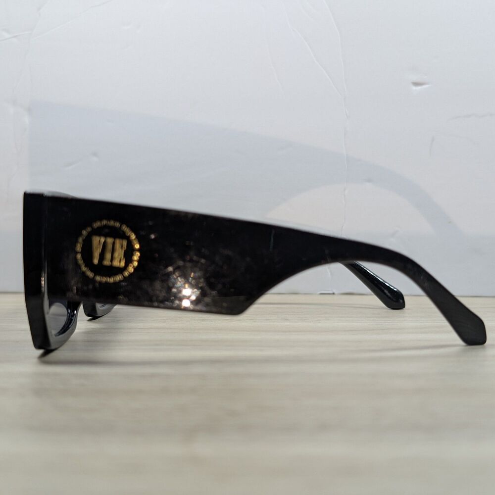 VIE Black Oversized Square Sunglasses Retro Fashion Frames - Picture 2 of 3